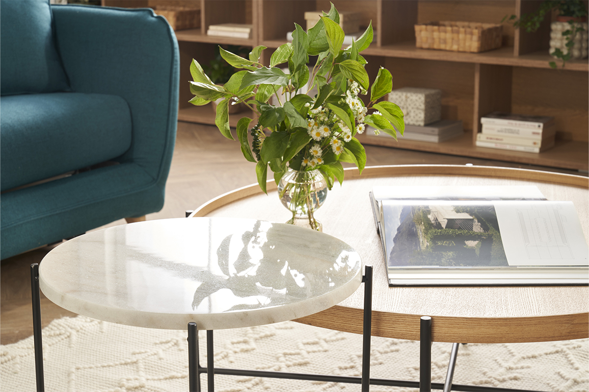 Table d'appoint ronde design en marbre blanc et m�tal noir D42 cm SARDA