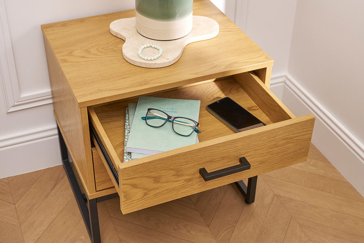 Table de chevet avec rangements 2 tiroirs finition bois clair chne et mtal noir LOVATO
