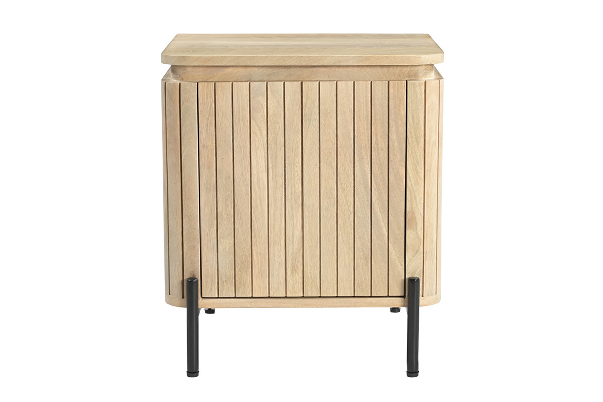 Table de chevet en bois manguier massif avec porte cannel�e et pieds en m�tal noir, vue de face.