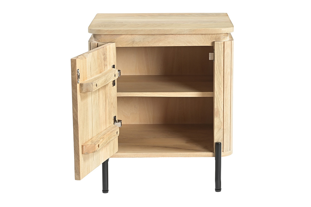 Table de chevet en manguier massif avec portes ouvertes et �tag�res visibles, pieds en m�tal noir.