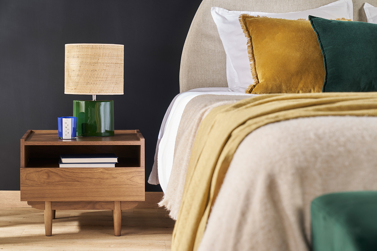 Table de chevet avec rangements finition bois fonc noyer SANAA