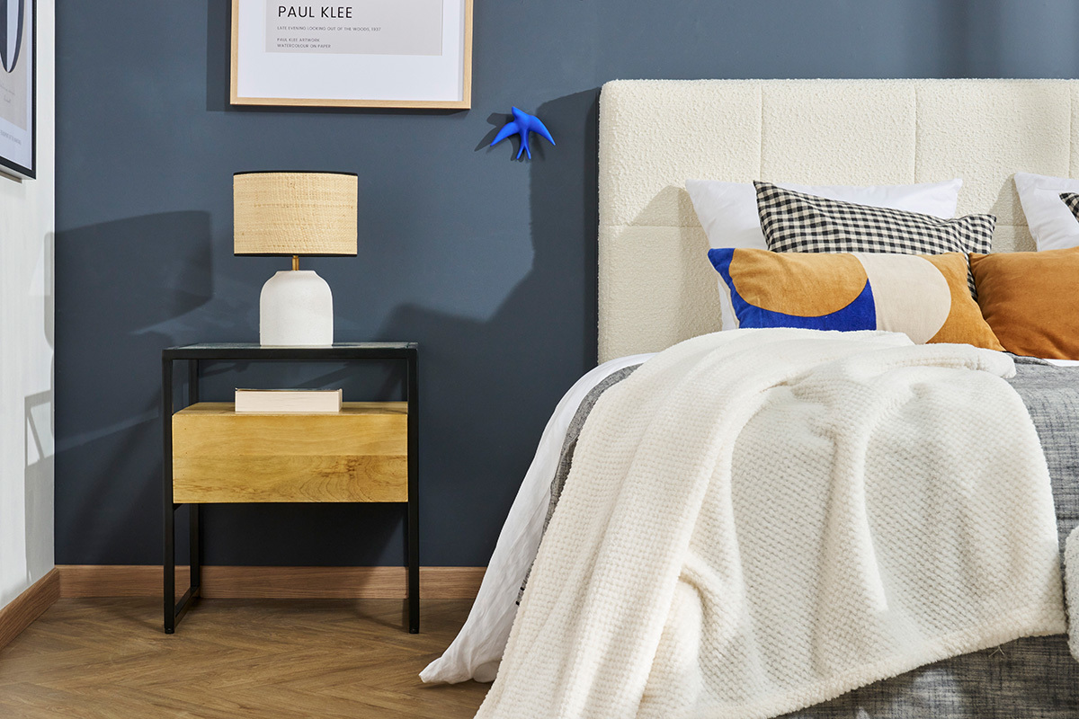 Table de chevet avec tiroir en bois manguier massif, verre et mtal noir DIYA