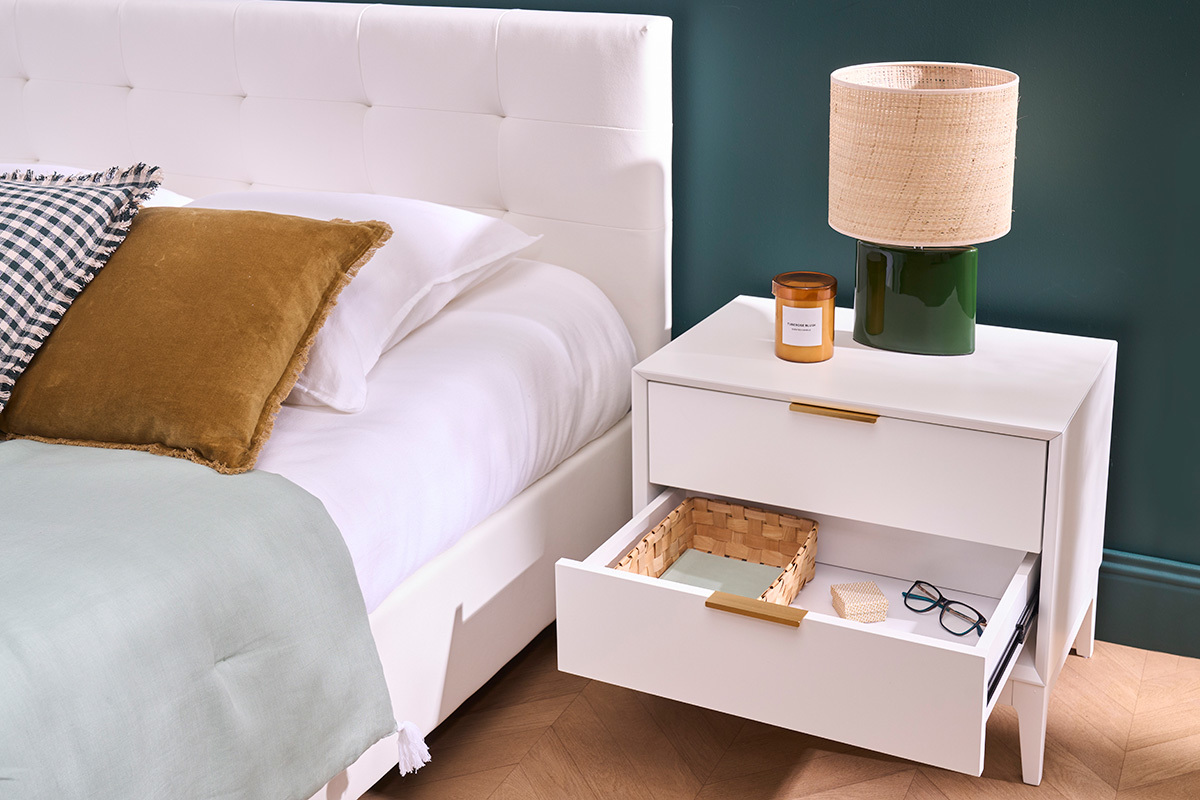 Table de chevet blanche mat et mtal dor avec rangements GIANA