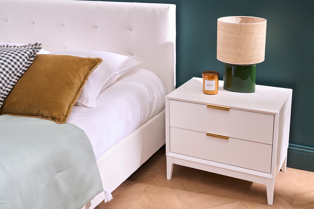 Table de chevet blanche mat et mtal dor avec rangements GIANA