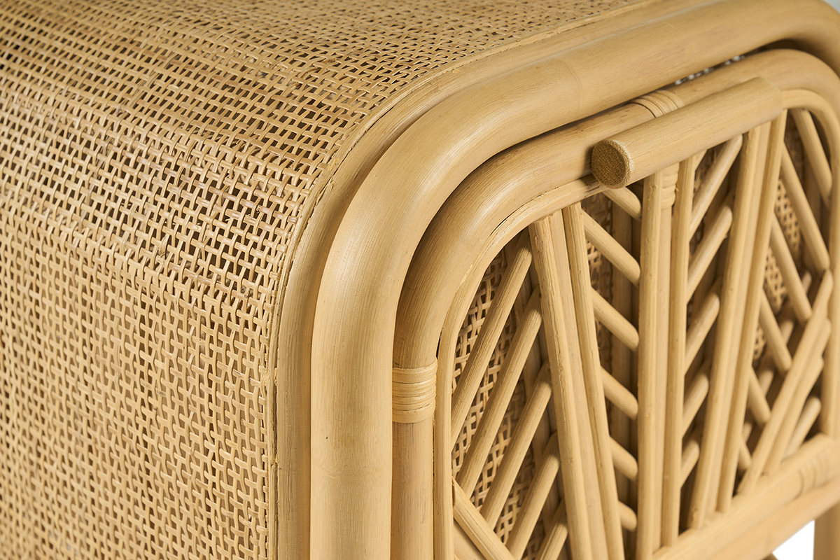 D�tail de la table de chevet en rotin GALON, motif nervur�.