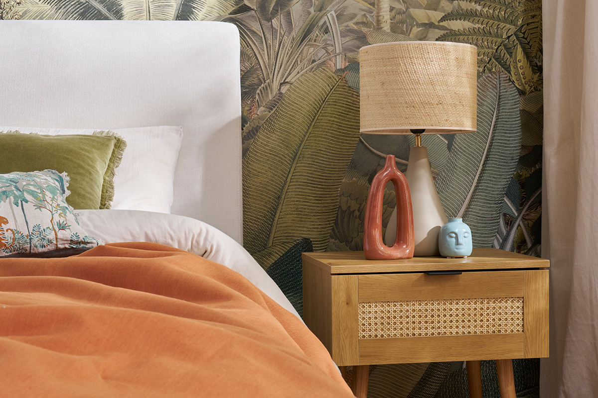 Table de chevet finition bois clair, cannage rotin et mtal noir MANILLE