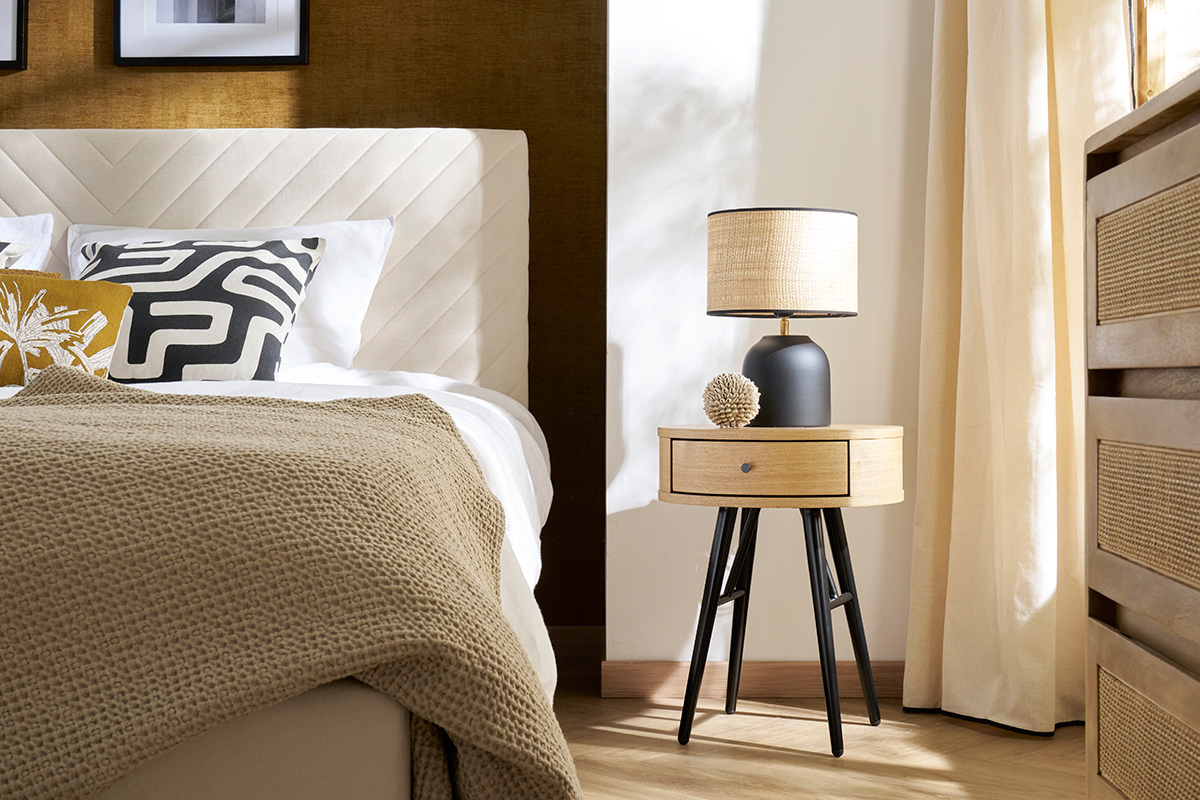 Table de chevet ronde avec tiroir bois clair et mtal noir KORAL