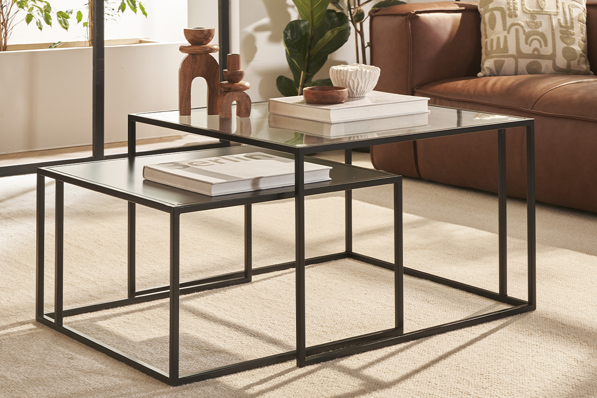 Tables basses gigognes carr�es verre tremp�, bois manguier massif et m�tal noir (lot de 2) TAHL