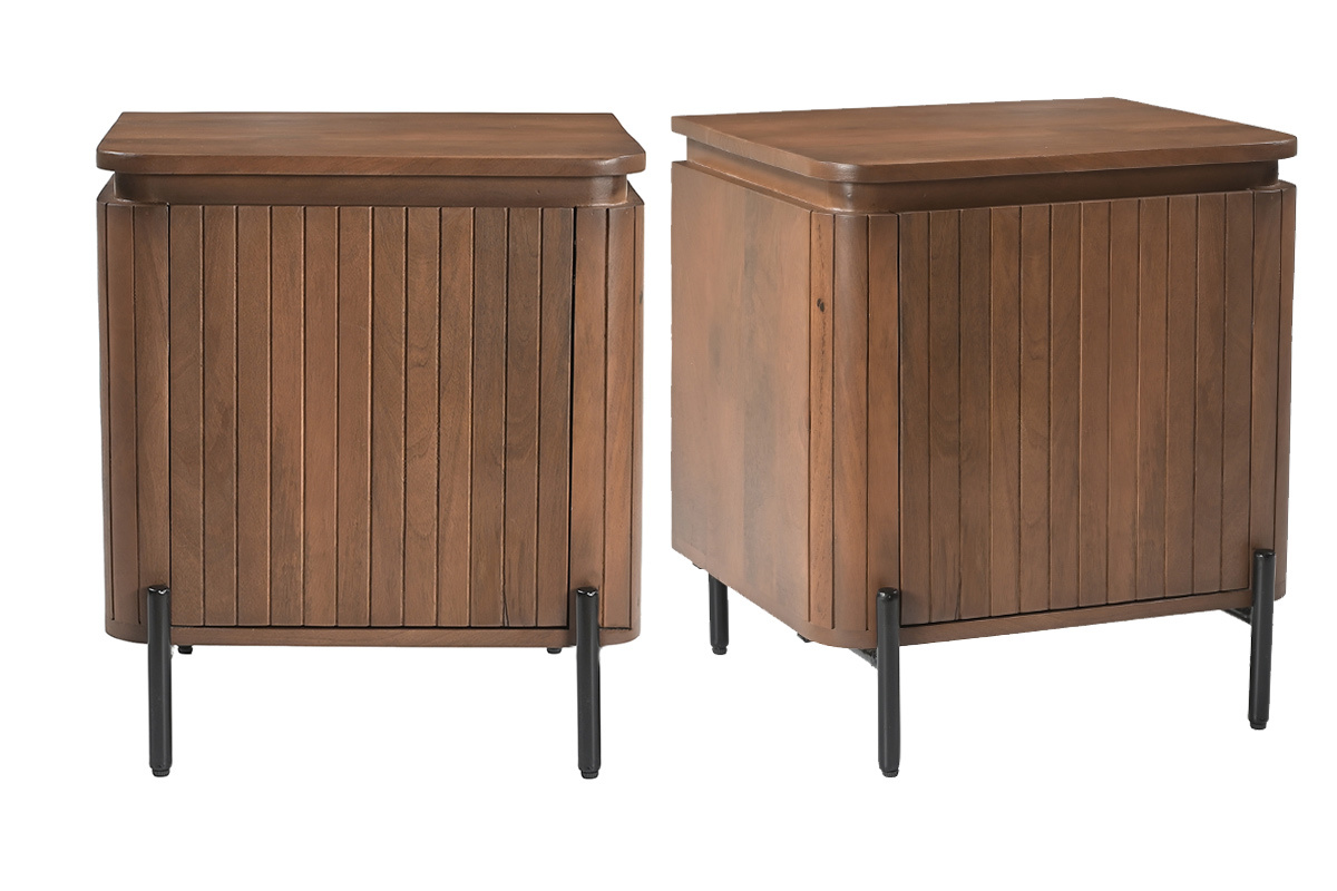 Lot de 2 tables de chevet en bois manguier massif avec pieds en m�tal noir, vue de face.