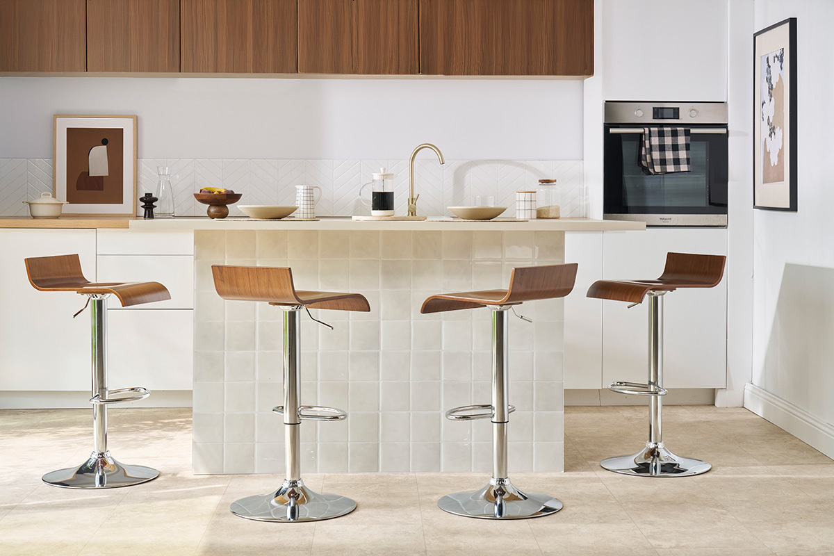 Tabouret de bar design en bois coloris noyer SURF V2