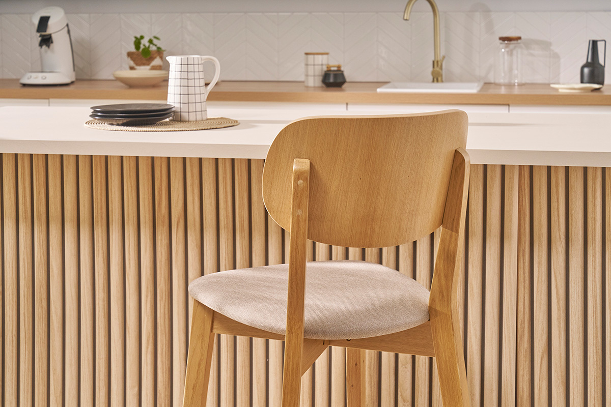 Tabouret de bar en bois clair chne massif et tissu beige H65 cm LUCIA