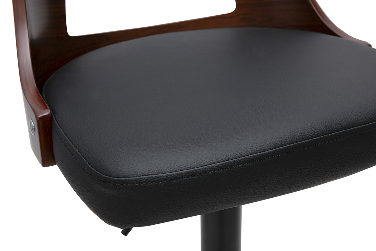 Gros plan sur l'assise noire et le dossier en bois fonc du tabouret GARBO.