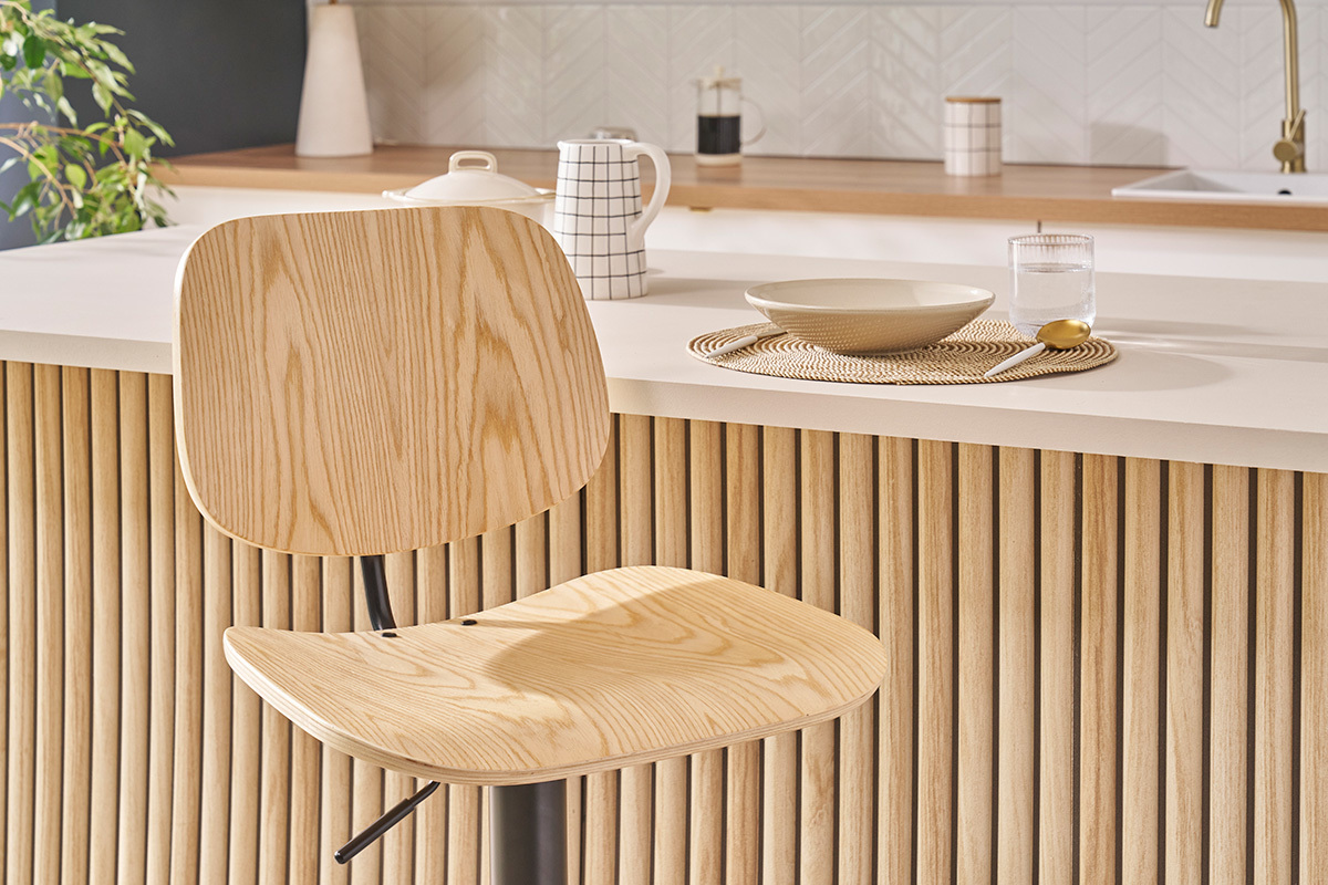 Tabouret de bar relevable bois clair et mtal noir TOBIAS