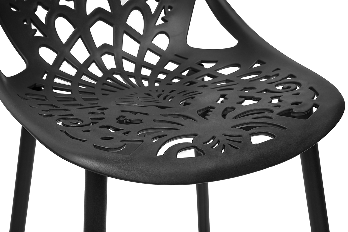 Zoom tabouret de bar noir avec motif ajour� baroque.