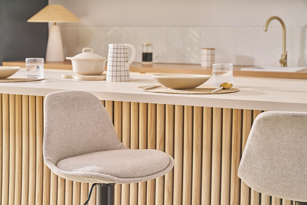 Tabourets de bar design en tissu effet velours textur beige (lot de 2) STEEVY