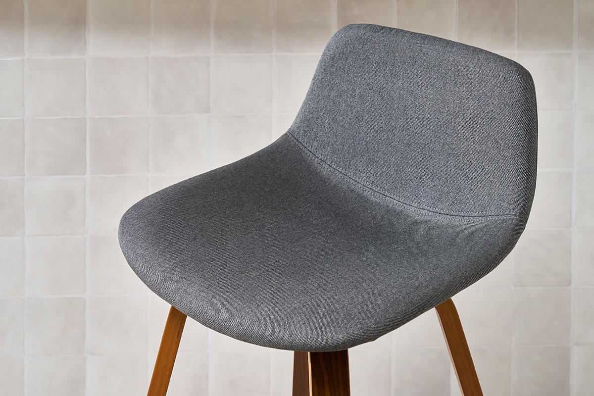 Tabourets de bar design gris fonc et noyer H65 cm (lot de 2) NONIE