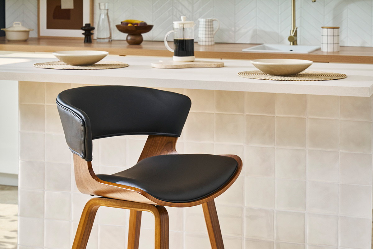 Tabourets de bar design noir et bois fonc H65 cm (lot de 2) SYRAH