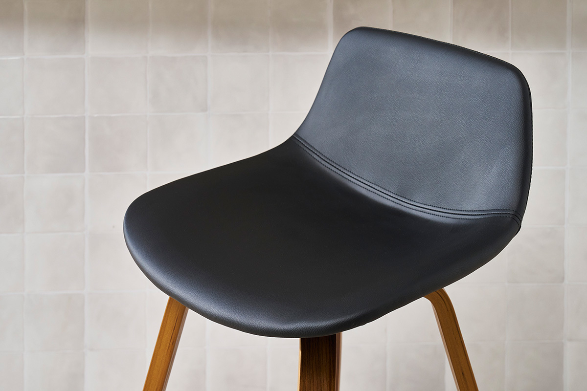 Tabourets de bar design noir et noyer H65 cm (lot de 2) NONIE