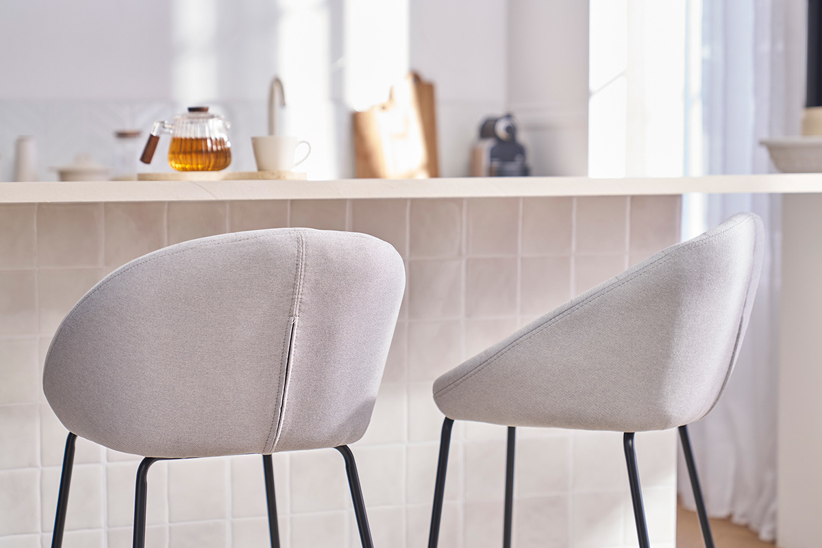 Tabourets de bar design tissu gris clair 65 cm (lot de 2) SHERU