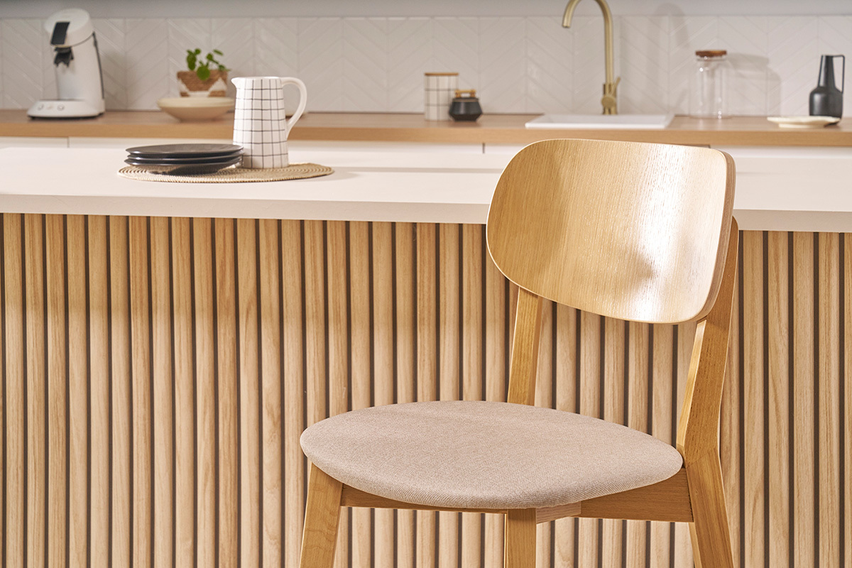 Tabourets de bar en bois clair chne et tissu beige H65 cm (lot de 2) LUCIA