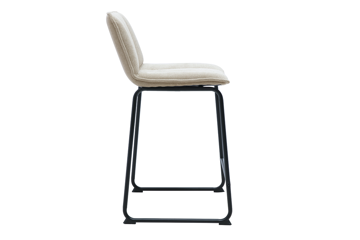 Tabouret de bar en tissu chenille beige avec pi�tement en m�tal noir, vue de profil.