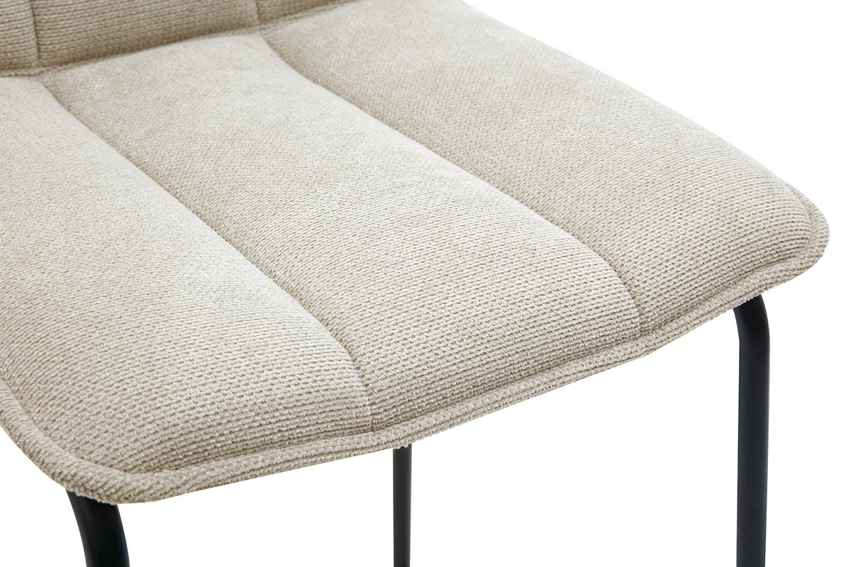 D�tail du tabouret en tissu chenille beige avec pi�tement en m�tal noir, vue en gros plan