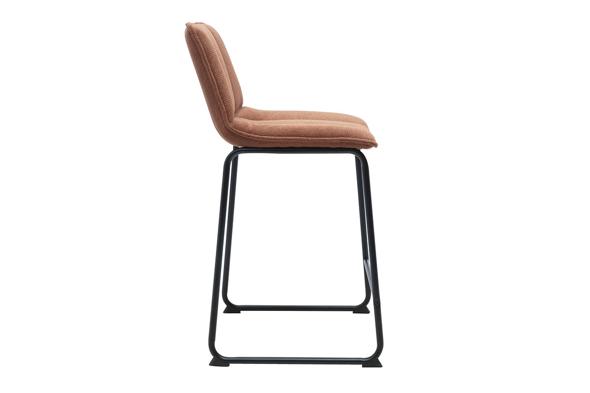 Tabouret de bar en tissu chenille terre br�l�e et m�tal noir, vue de profil.