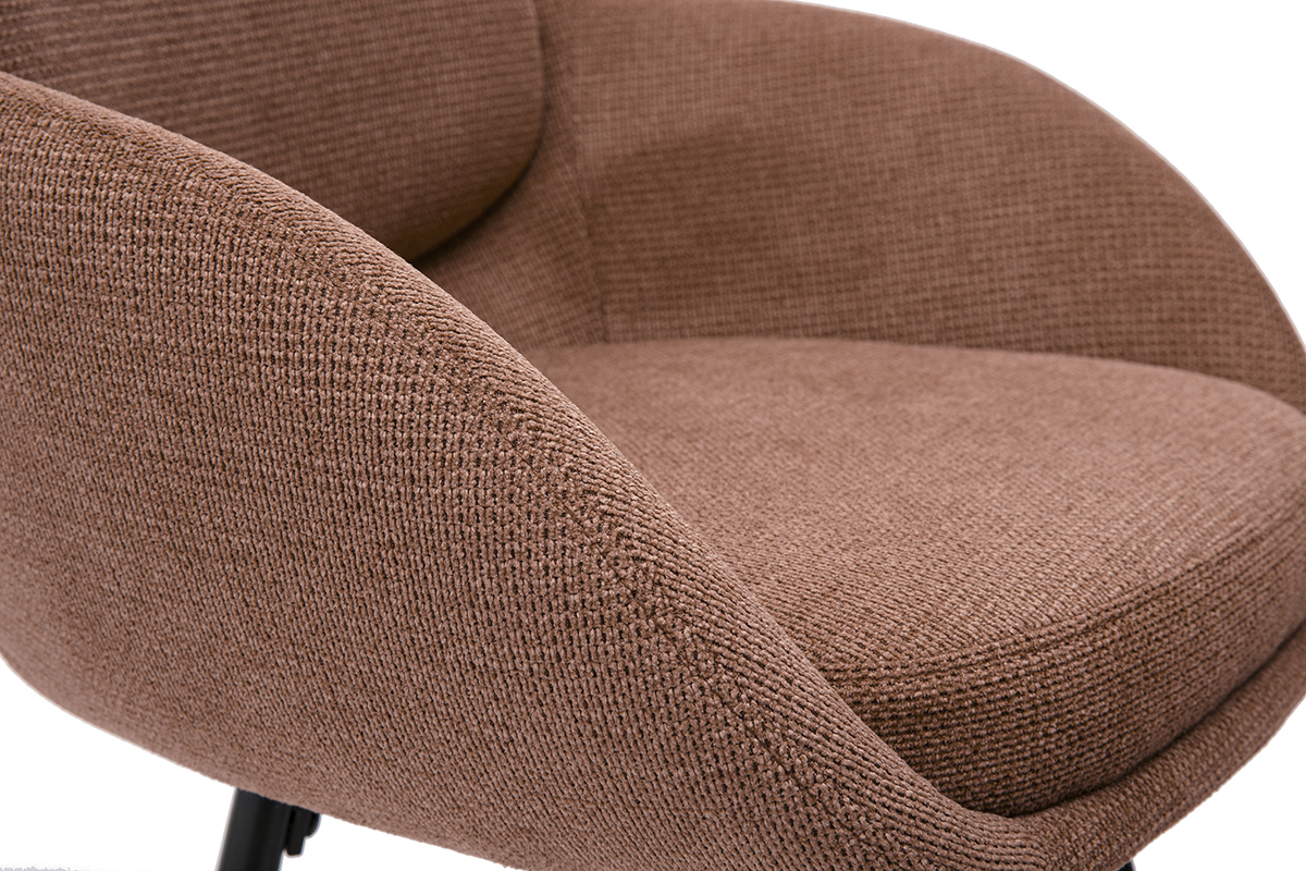 D�tail d'un tabouret de bar en tissu chenille terre br�l�e et m�tal noir, vue rapproch�e du si�ge.