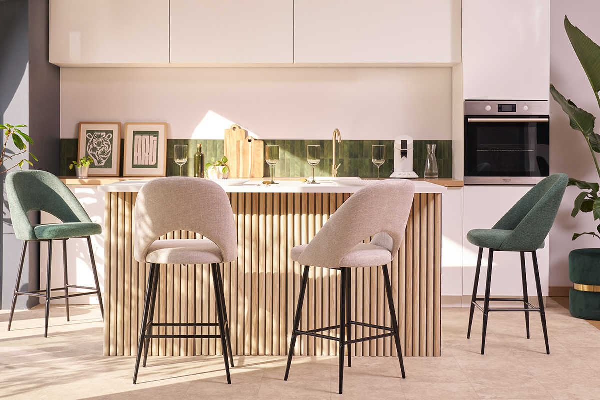 Tabourets de bar en tissu effet velours textur bleu fonc H65 cm (lot de 2) COSETTE