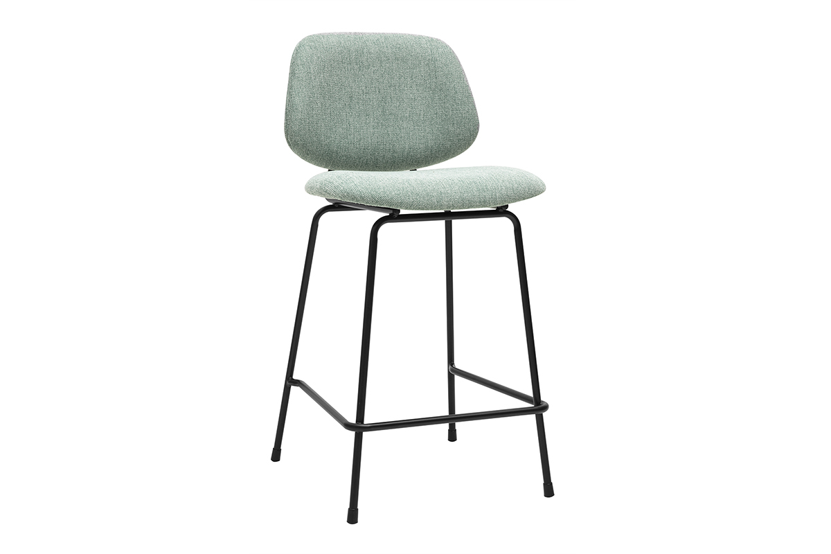 Tabouret de bar en tissu vert cladon et mtal noir, vue de 3/4.