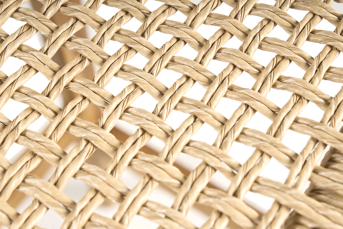 Gros plan sur le cannage en rotin synth�tique des tabourets de bar GAWA.