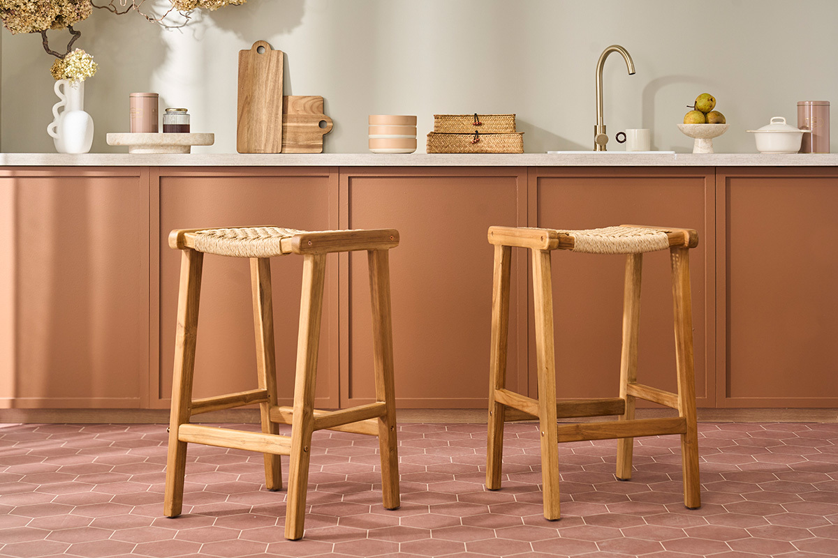 Tabourets de bar ethniques ext�rieur en bois teck massif et cannage rotin H66 cm (lot de 2) GAWA