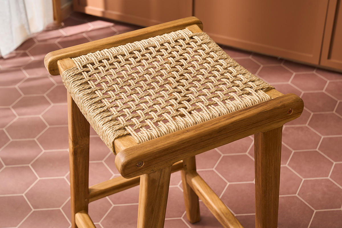 Tabourets de bar ethniques ext�rieur en bois teck massif et cannage rotin H66 cm (lot de 2) GAWA