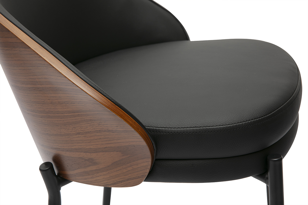 Tabouret de bar Tucson avec assise noire, dossier en bois fonc� et pieds en m�tal. Vue de c�t�.