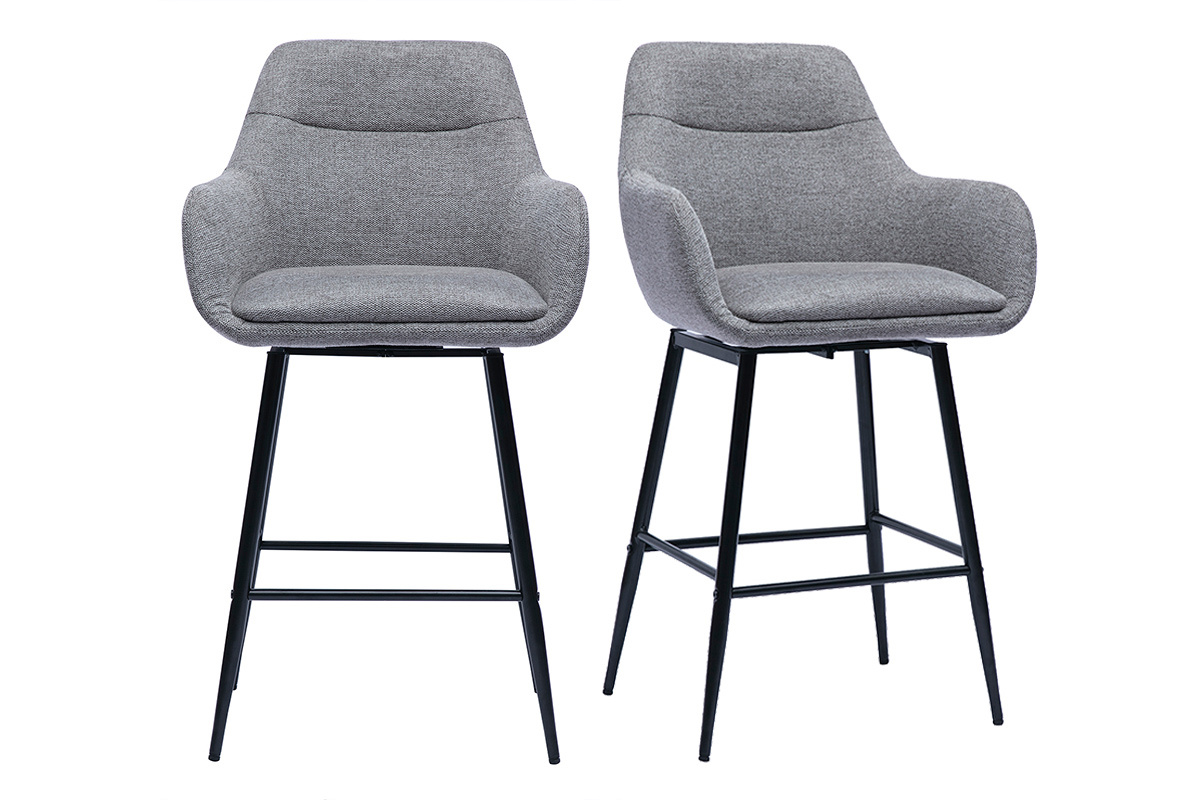 Deux chaises hautes grises avec accoudoirs et pieds noirs, vue de face.