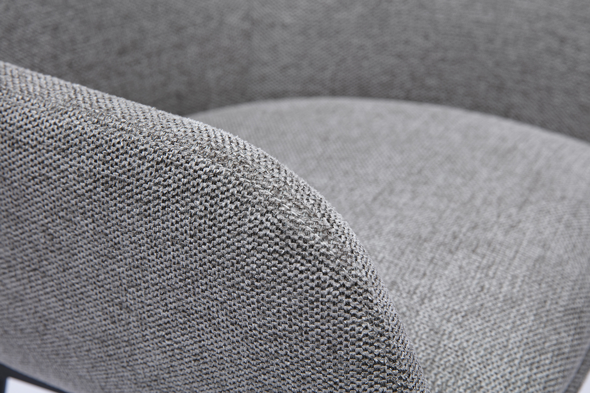 Gros plan d'un fauteuil en tissu gris textur.