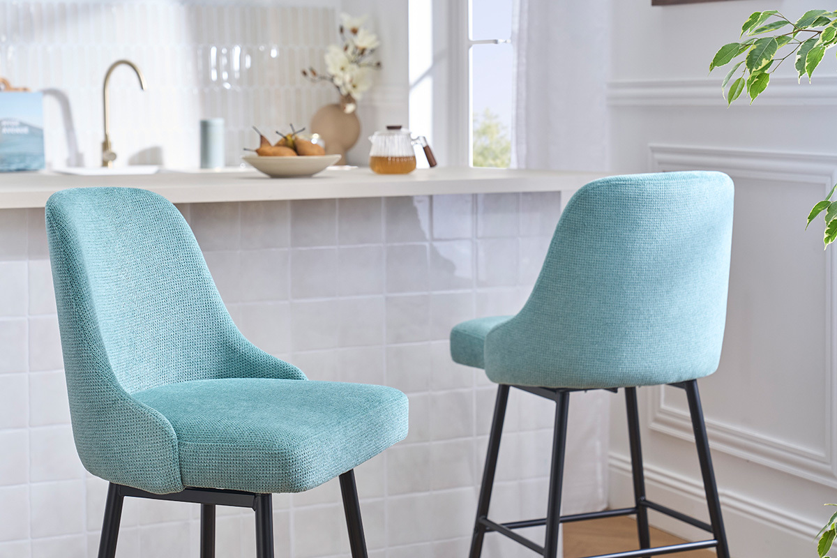 Tabourets de bar pivotants 360� en tissu chenille vert c�ladon et m�tal H66 cm (lot de 2) HASTA