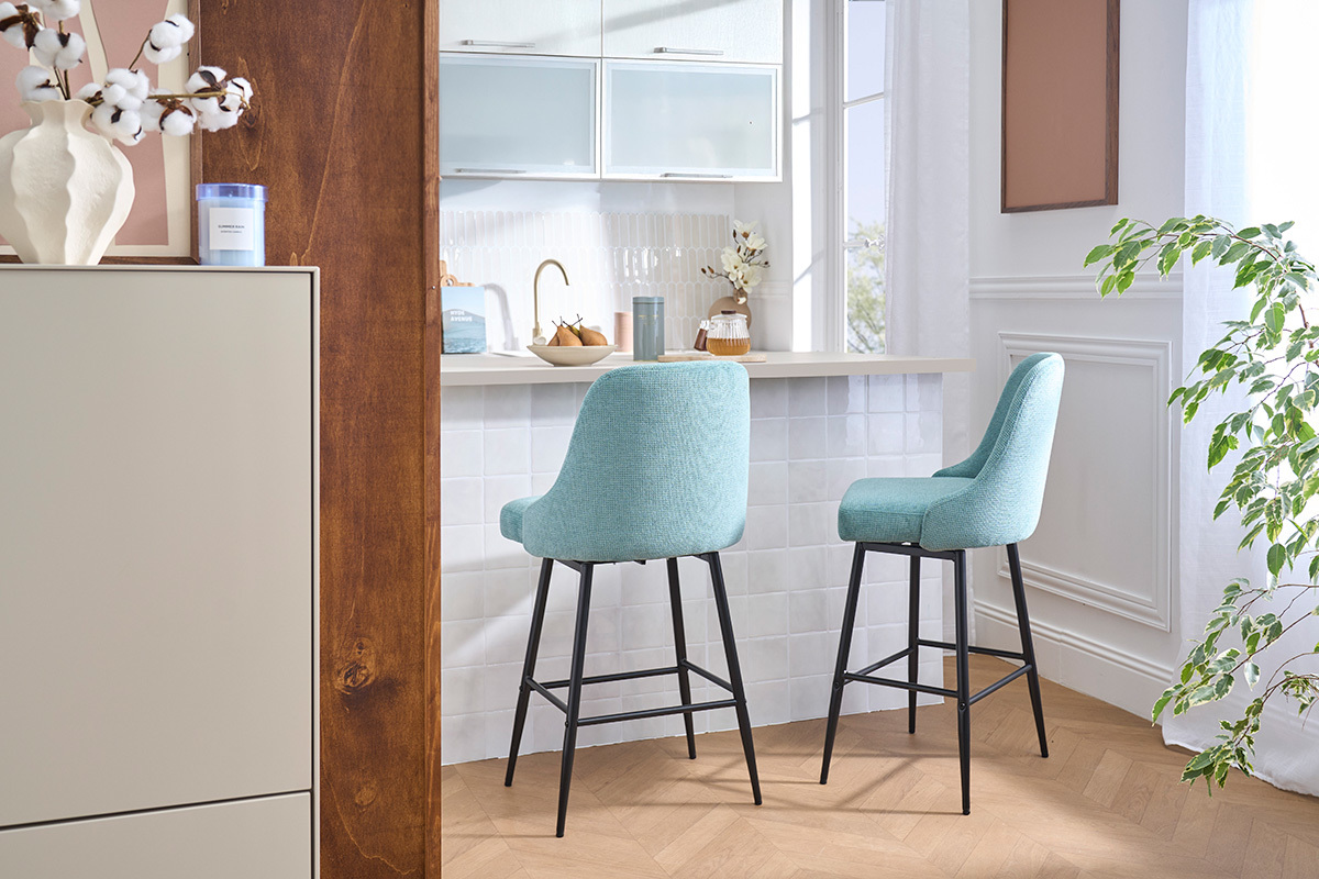 Tabourets de bar pivotants 360� en tissu chenille vert c�ladon et m�tal H66 cm (lot de 2) HASTA