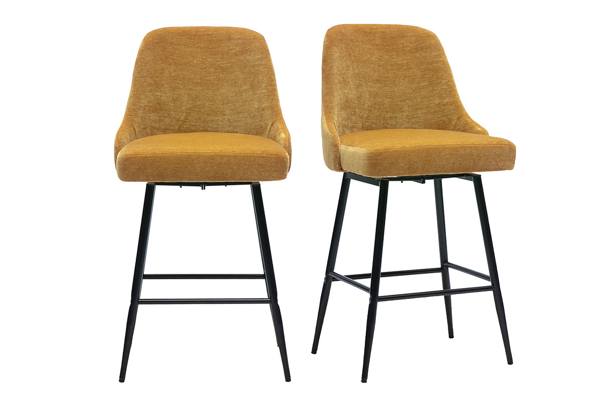 Lot de 2 tabourets de bar pivotants en tissu jaune curry et m�tal noir, vue de face.