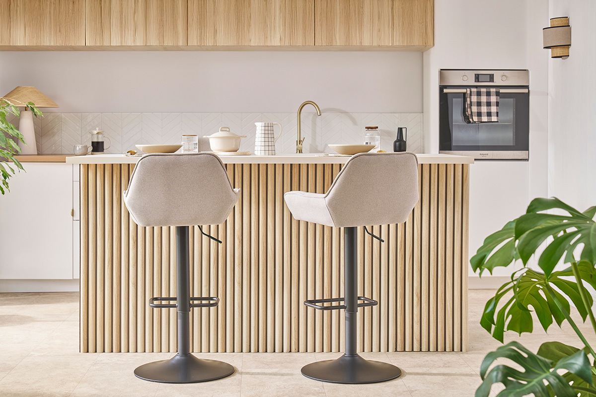 Tabourets de bar rglables en tissu beige et mtal noir (lot de 2) RONNIE