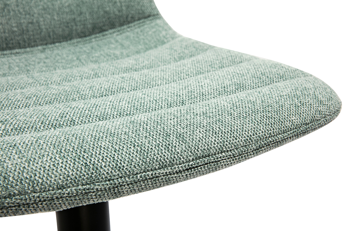 Gros plan sur l'assise en tissu effet velours textur� c�ladon du tabouret de bar SAURY.