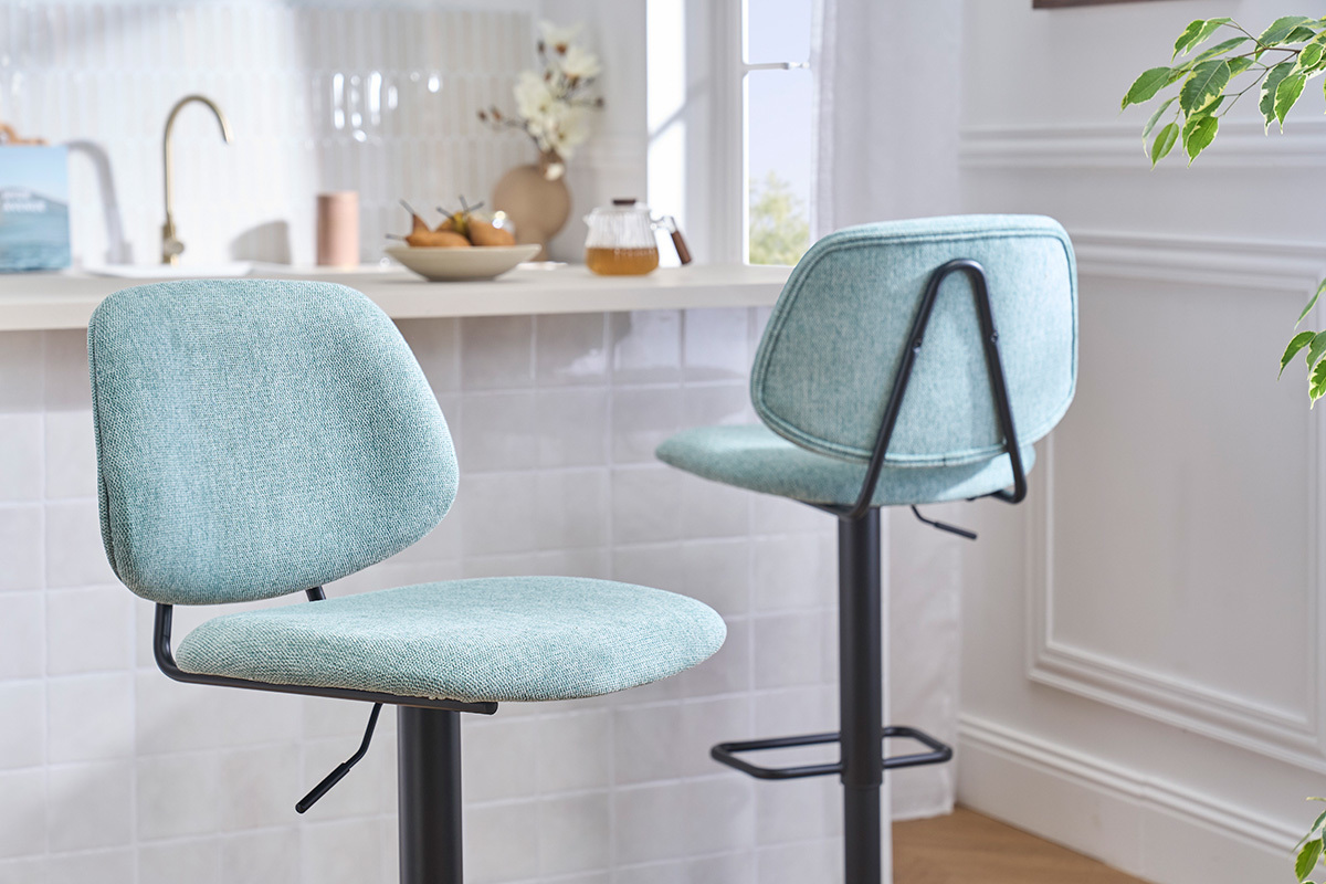 Tabourets de bar relevables design en tissu effet velours textur� vert c�ladon et m�tal noir BARNET (lot de 2)