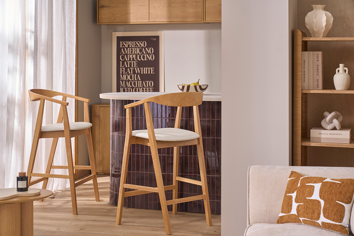 Tabourets de bar scandinaves blancs et bois clair H66.5 cm (lot de 2) BAHIA