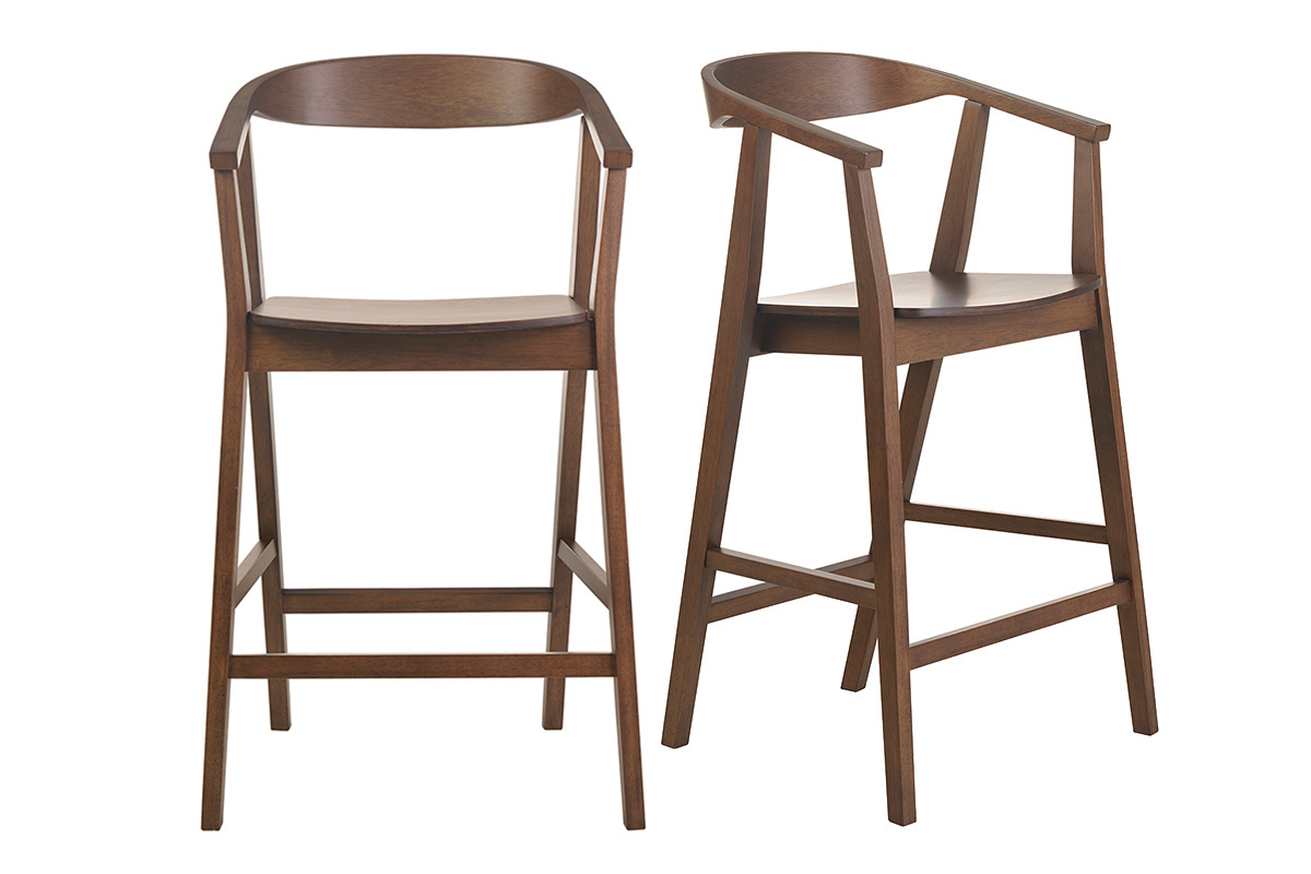 Deux tabourets de bar scandinaves en bois fonc�, vue de face et de profil.