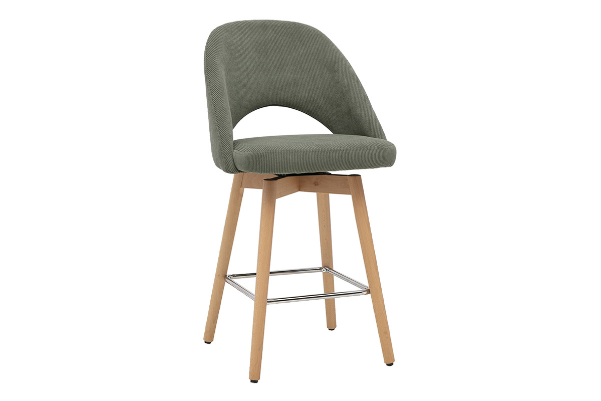 Tabouret de bar scandinave vert kaki avec pieds en bois, vue de trois quarts.