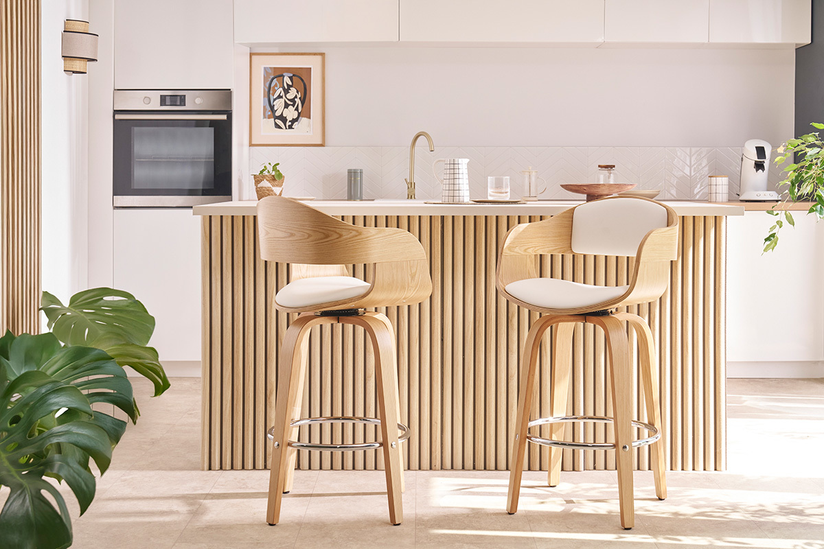 Tabourets de bar scandinaves pivotants 360� en bois clair H65 cm (lot de 2) GAO