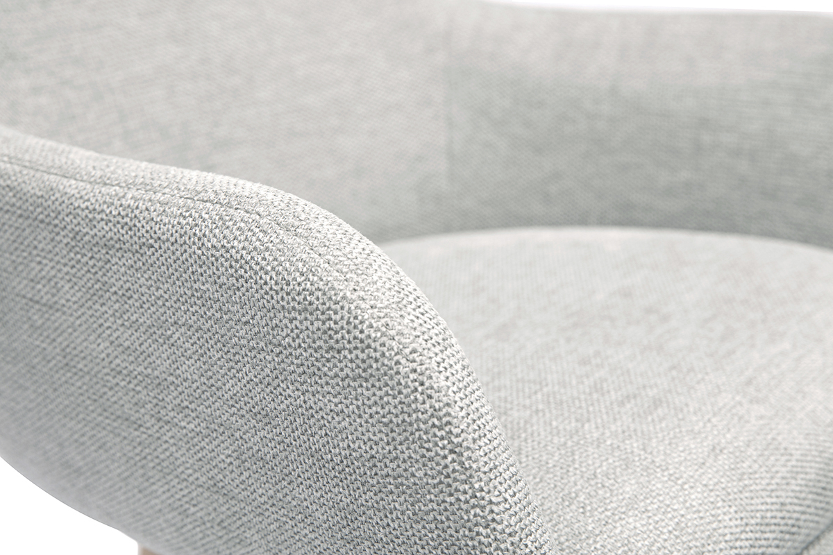 Gros plan sur le tissu effet velours textur� gris clair d'un tabouret de bar scandinave.