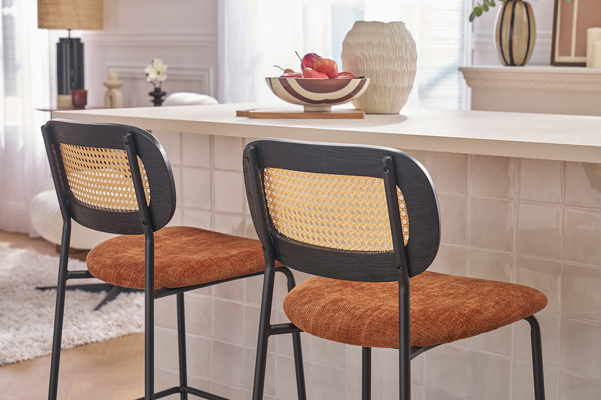 Tabourets design en tissu effet velours textur terre brule, mtal noir et cannage rotin (lot de 2) MIRANDA