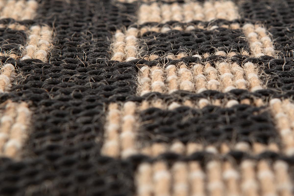 Tapis / Descente de lit avec motif graphique noir 60 x 110 cm DAMA